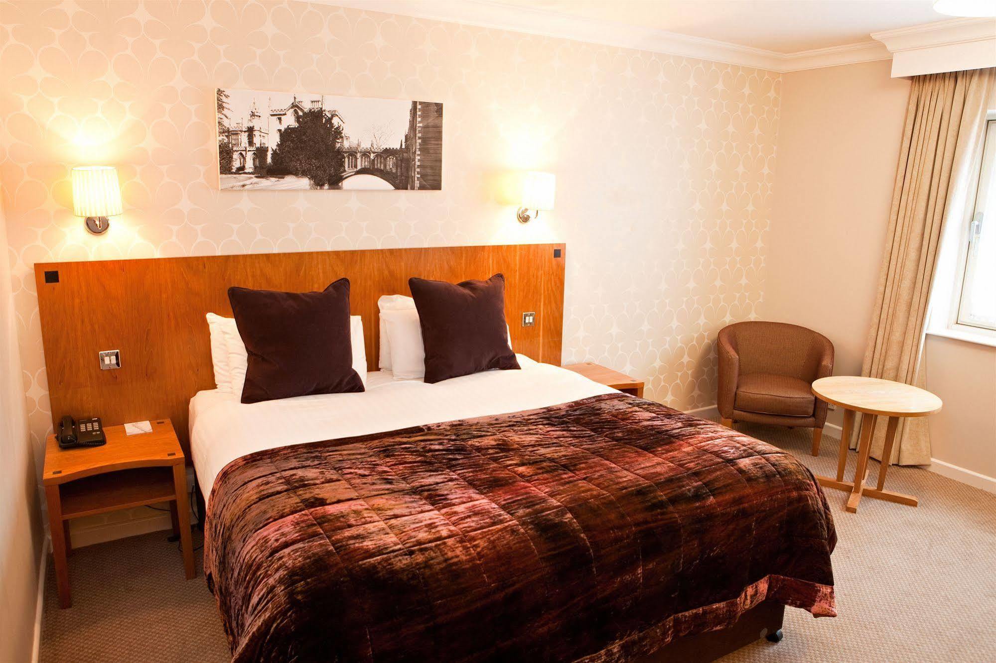 Cambridge Bar Hill Hotel, BW Signature Collection Esterno foto