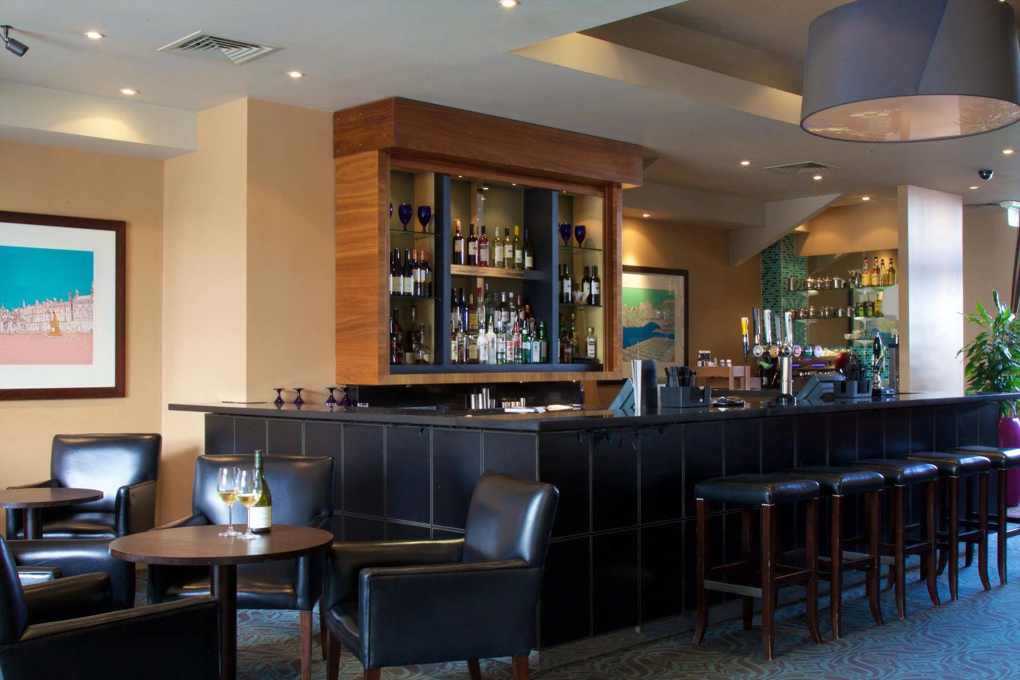 Cambridge Bar Hill Hotel, BW Signature Collection Esterno foto